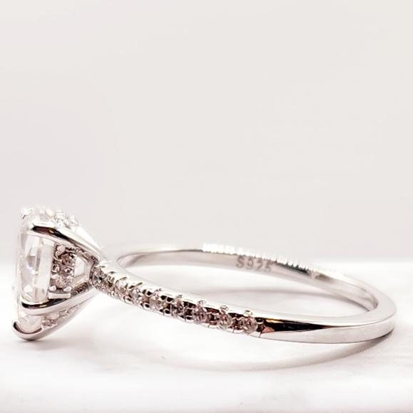 1 carat Pear Shaped Moissanite Band - Picture 4 of 9